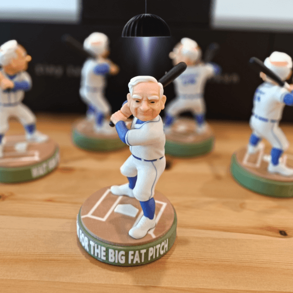 Warren Buffett Figurine - Limited Edition - Image 4